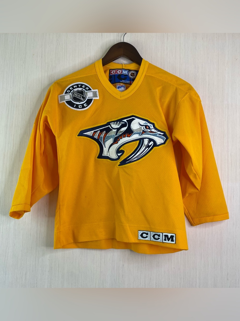 Vintage Youth CCM Yellow Nashville Predators Hockey Jersey Youth Small (flaw)